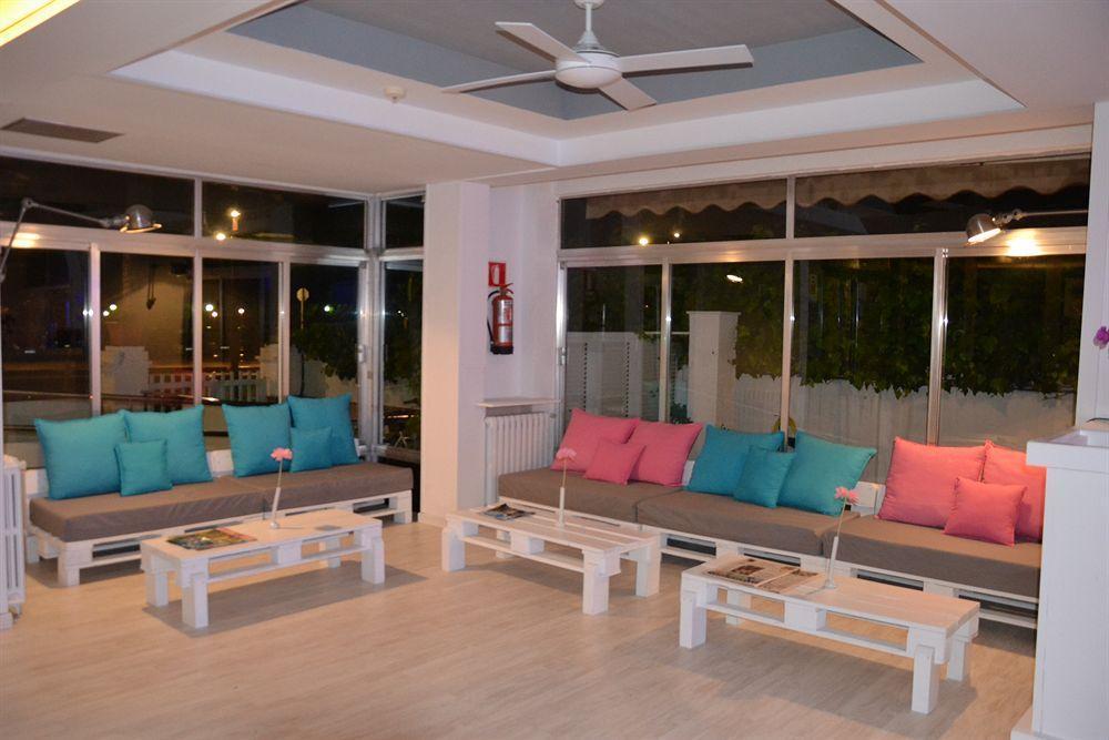 Solvi Hotel - Adults Only 比利亚努埃瓦-赫尔特鲁 外观 照片