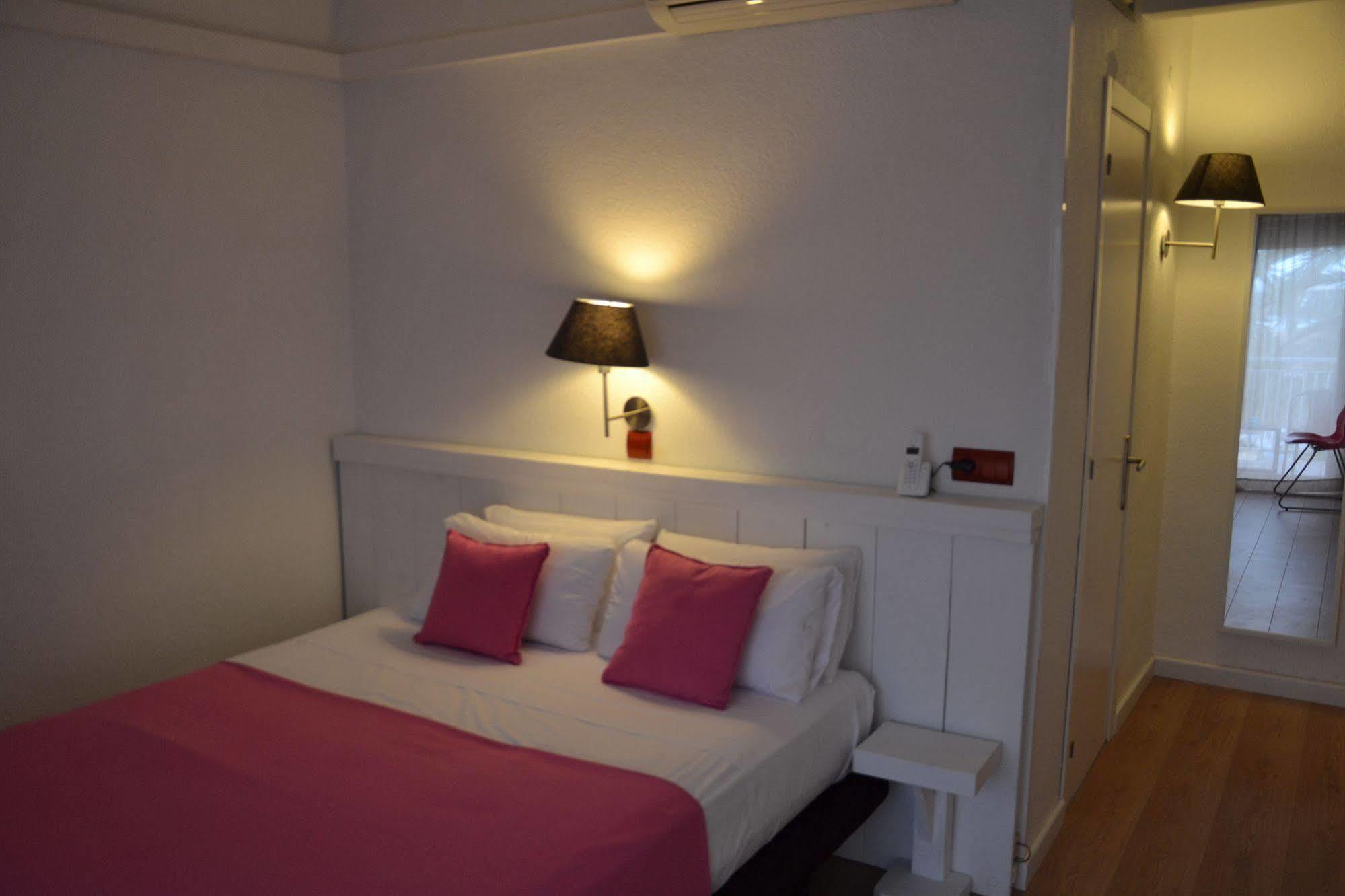 Solvi Hotel - Adults Only 比利亚努埃瓦-赫尔特鲁 外观 照片